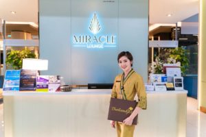 ファーストラウンジ